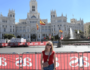 Savannah Standing in front of Palacio de Cibeles
