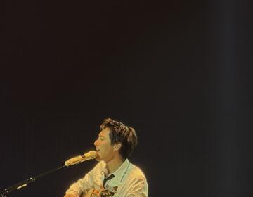 Singer with guitar