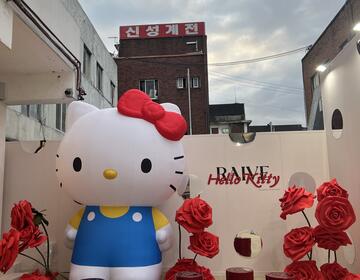 Hello Kitty Pop-Up Store