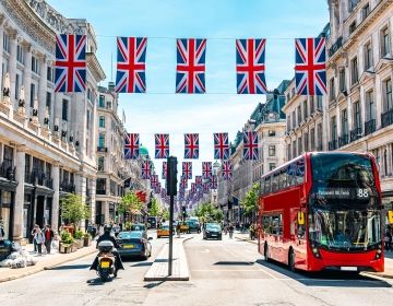 london flags street bus