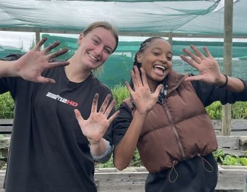 communications students study abroad gardening