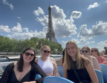 paris students study abroad boat cruise