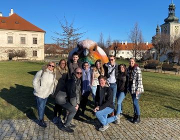 study abroad student group statue in prague