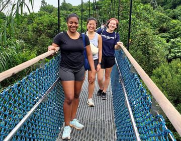 student bridge walk singapore abroad