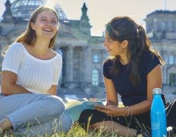 reichstag berlin girls smiling