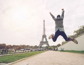 eiffel tower student jumping