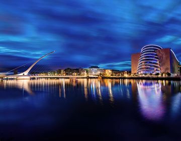 samuel beckett bridge at night in dublin ireland