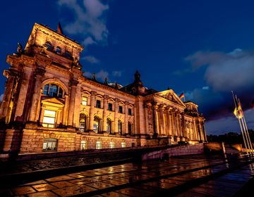 berlin reichstag at night