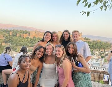 Study-abroad_seville_summer_female students