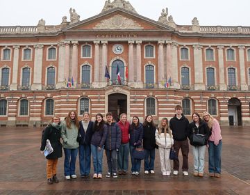 High school students in front of the capitol in Toulouse
