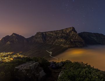 cape-town-starry-night-over-table-mountain