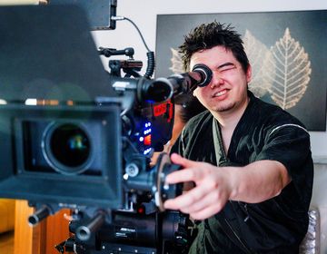 prague-student-behind-camera