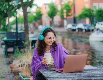girl with laptop