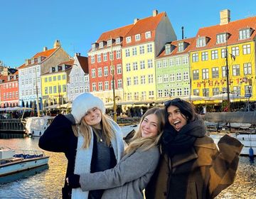 copenhagen-three-girls-posing-riverfront