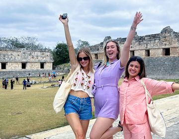 merida-three-girls-posing-maya-ruins