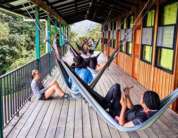 monteverde-students-hammocks
