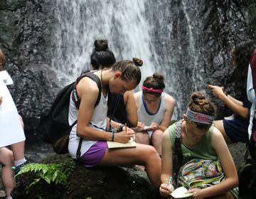 monteverde_students-sitting-in-the-nature-listening.jpg