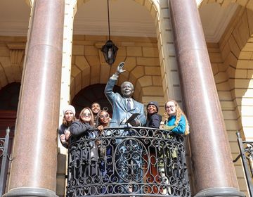 nelson-mandela-statue-cape-town-city-hall.jpg