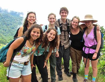 monteverde-costa-rica-hiking-students-group