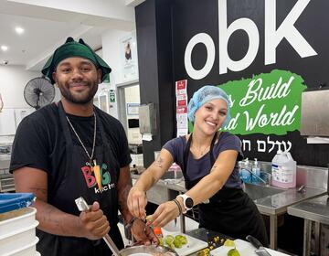 sydney-ccii-students-volunteering-our-big-kitchen