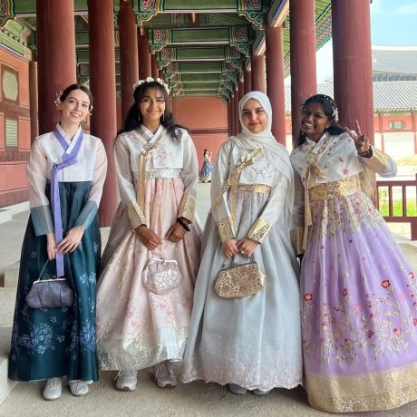 girls in hanbok seoul south korea