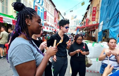 singapore students street food tasting