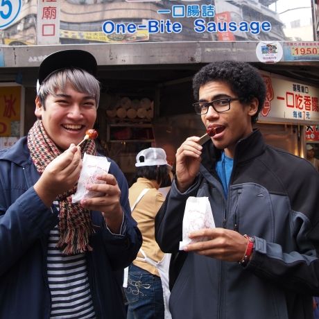 taipei students enjoy street food