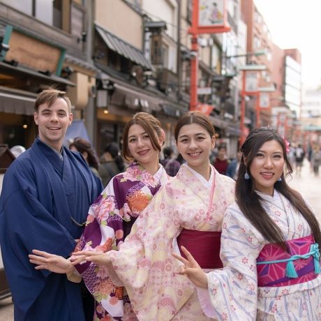tokyo students wear kimonos