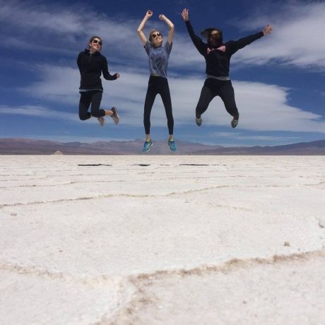 cusco argentina students jumping