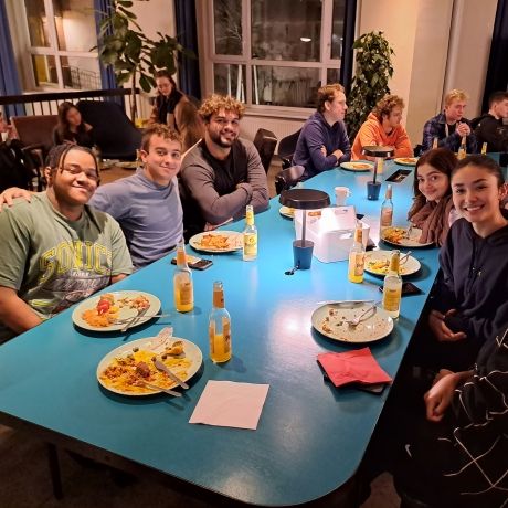 berlin students share meal together