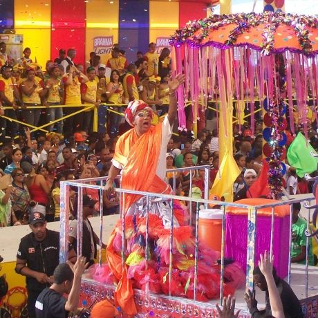 festival float in santiago de los caballeros