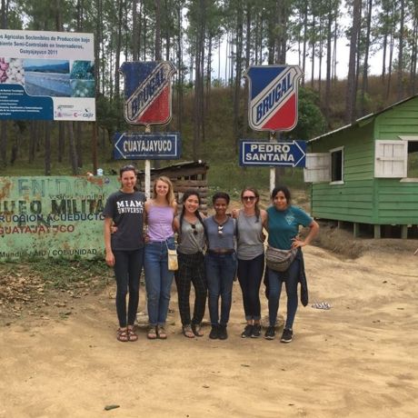 santiago dr study abroad students group photo