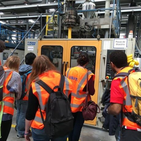 Alicante students on a factory tour