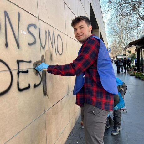 Rome student cleaning graffiti