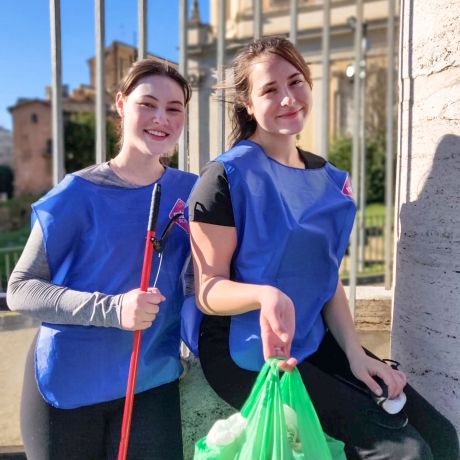 rome students volunteering to pick up trash