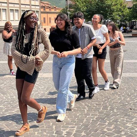 rome students walking in tivoli square