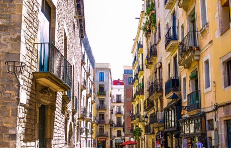 barcelona side street houses balcony