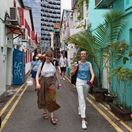 singapore students walking haji street