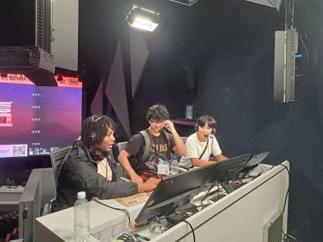 High School Summer Abroad_Seoul_ Esports students practicing tournament broadcasting.jpg