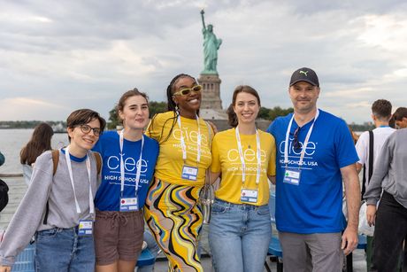 hsusa students and staff at statue of liberty