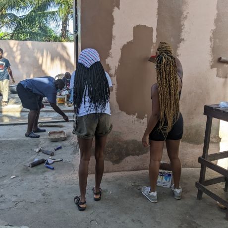 student volunteers painting legon ghana