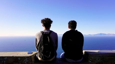 fdgf students overlooking the ocean