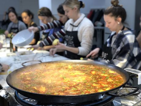 seville paella cooking class