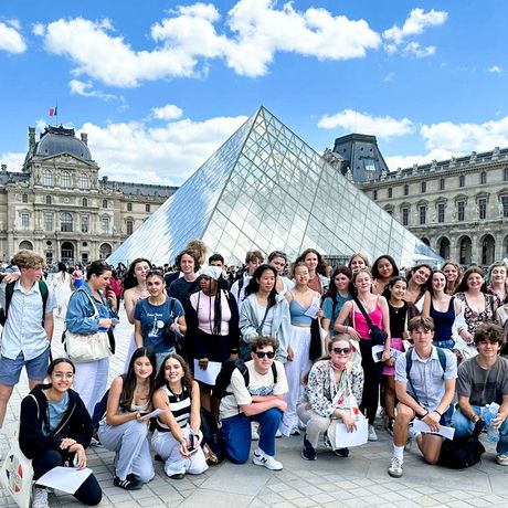 hssa-paris-student-group-louvre-pyramid