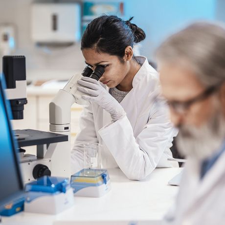 intern-woman-using-microscope-lab