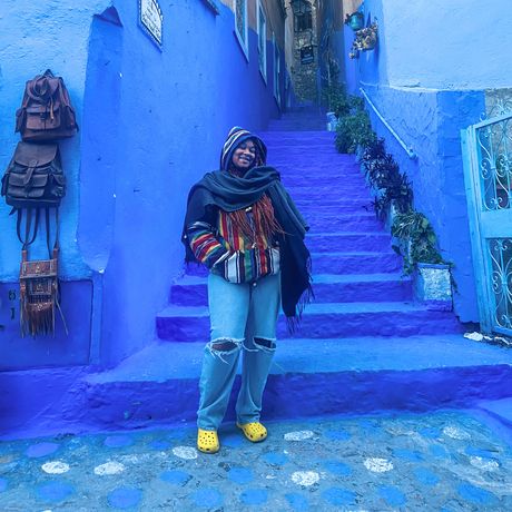 rabat-student-posing-chafchaouen-street