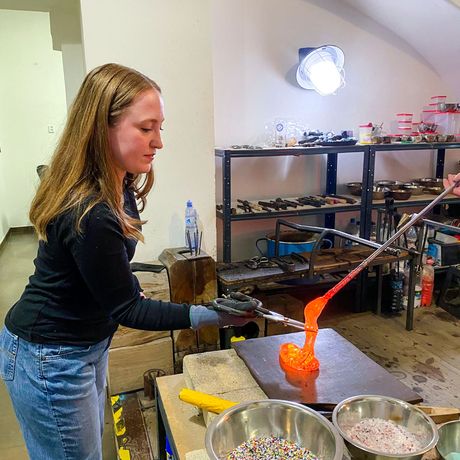prague-girl-glass-making