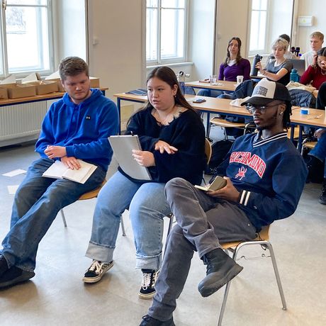 prague-students-presenting-class