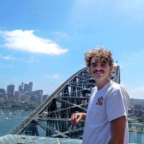 sydney-harbor-bridge-man-observation-deck