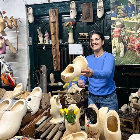 amsterdam-student-making-clog